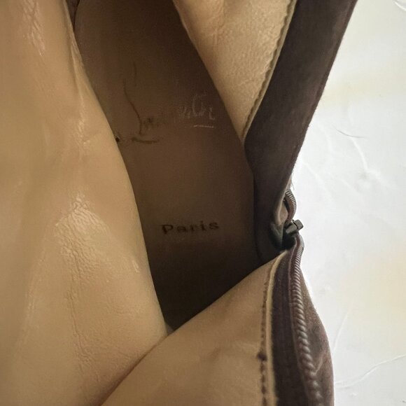 $1200 CHRISTIAN LOUBOUTIN ELEPHANT GREY TROTTINETTE SUEDE ANKLE BOOTS SZ 39 - Picture 9 of 9